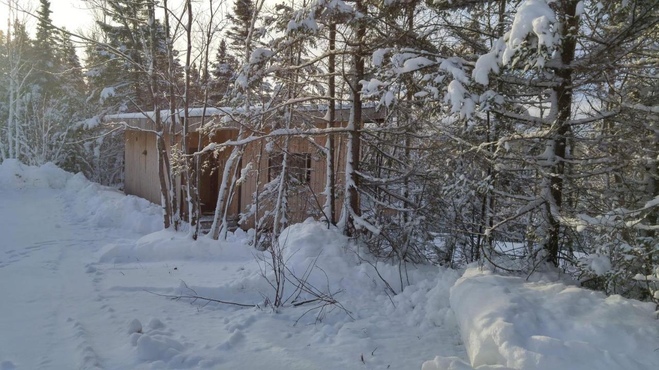 Residence Touristique Lodge Des Bois Saint-Félix-d'Otis Exterior foto